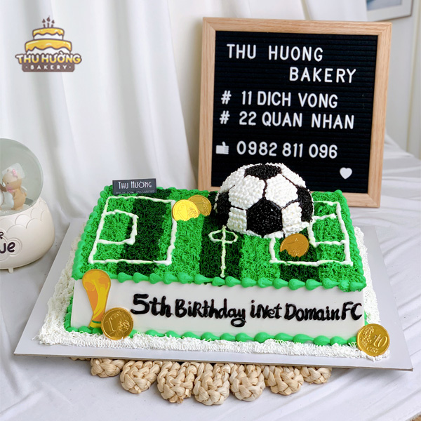 Bánh sinh nhật sân bóng đá - mẫu bánh sinh nhật đẹp cho người yêu